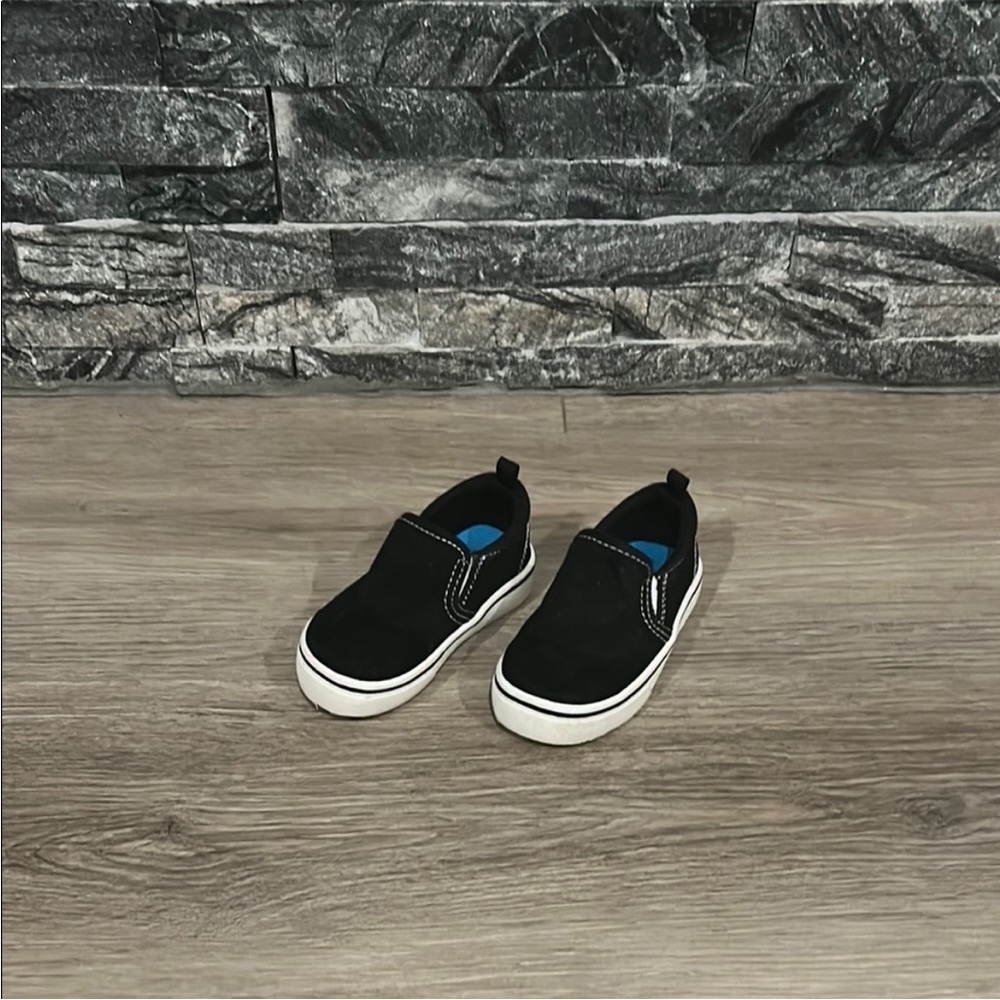 Wonder Nation Black and White Slip-On Sneakers Size 5